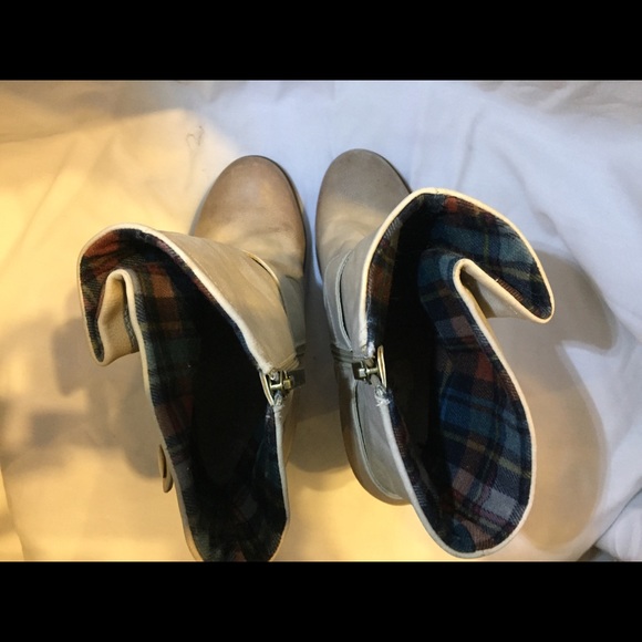 Beige booties size 7 - Picture 2 of 3